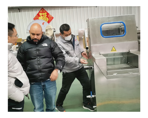 哥倫比亞客戶到天潤公司參觀考察真空滾揉機及鹽水注射機等(圖1) 哥倫比亞客戶到天潤公司參觀考察真空滾揉機及鹽水注射機等(圖1)