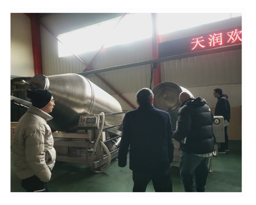 哥倫比亞客戶到天潤公司參觀考察真空滾揉機及鹽水注射機等(圖6) 哥倫比亞客戶到天潤公司參觀考察真空滾揉機及鹽水注射機等(圖6)