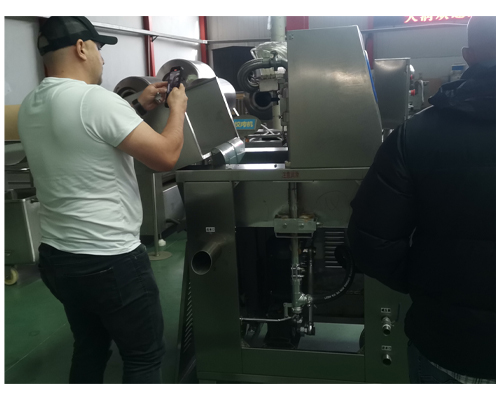 哥倫比亞客戶到天潤公司參觀考察真空滾揉機及鹽水注射機等(圖3) 哥倫比亞客戶到天潤公司參觀考察真空滾揉機及鹽水注射機等(圖3)